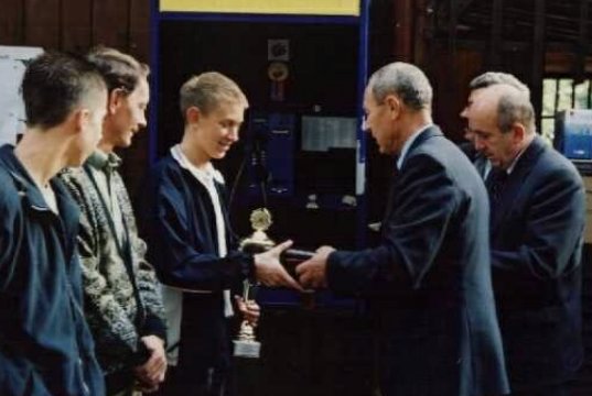 Medali�ci konkurencji Kdw-60, od prawej: Robert Nizio�ek,
Jerzy Gogo�kiewicz i Dawid Kapkowski