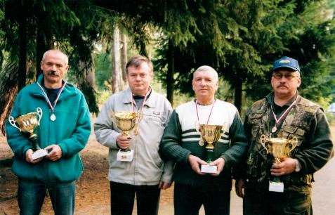 Zwyci�zcy konkurencji indywidualnych, od lewej; Piotr Budzianowski (Pcz-10), Stanis�aw Krawczyk (Psp-30), Kazimierz Pawliczak (Kdw-60) i Mieczys�aw Maciuszczak (Trap-10)