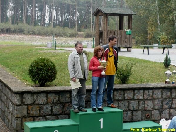 Dekoracja - zwyci�zki zesp� KSS BURSZTYN - Stanis�aw Krawczyk, Alicja Michalak i Miko�aj Morkowski