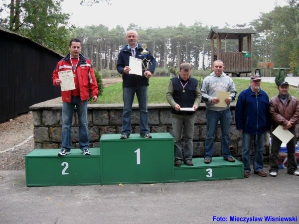 Od lewej; Ryszard Rogacki, Piotr Budzianowski, Stanis�aw Krawczyk, Marcin Pierzchalski, Ludwik Malasi�ski i Marian Cichecki