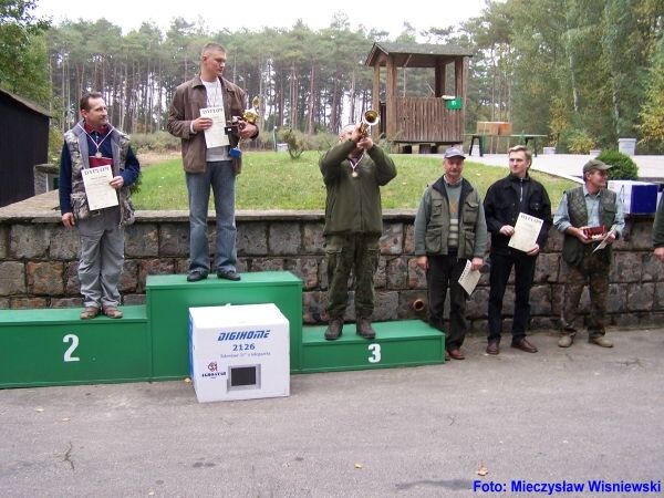 Od lewej; Zbigniew Ka�u�ny, Tomasz Michalak, 
Mieczys�aw Maciuszczak, Henryk Bia�ek, 
Mariusz Buda i Casimir Gawlowicz