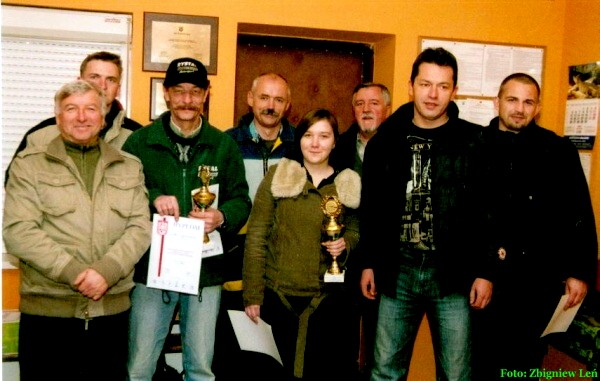 Od lewej; Kazimierz Pawliczak, Mariusz Buda, 
Jerzy Gogo�kiewicz, Piotr Budzianowski, Aleksandra Skurtys, Ludwik Malasi�ski, Ryszard Rogacki i Krzysztof Szulc