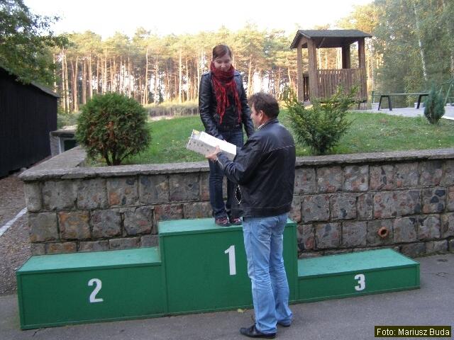 Aleksandra Skurtys, najlepsza kobieta w karabinku 
i Krzysztof Wo�niak, fundator nagrody