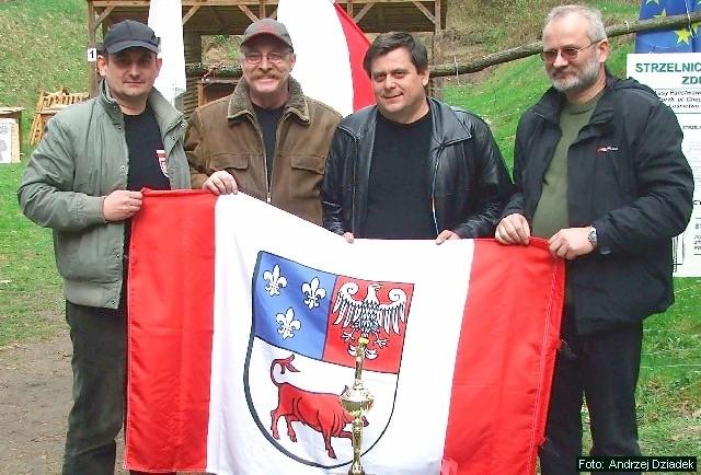 Nasz br�zowy zesp�, od lewej; Andrzej Dziadek, Adam Mucha, Krzysztof Tu�acz i Artur Adamkiewicz