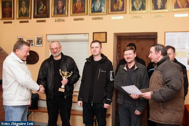Zesp� Bursztyn Kalisz - Artur Adamkiewicz, Mariusz Buda 
i Zbigniew Le�