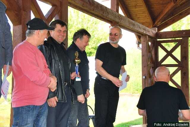 I zesp� klubowy, od lewej; Kazimierz Pawliczak, Krzysztof Tu�acz, Stanis�aw Krawczyk i Artur Adamkiewicz