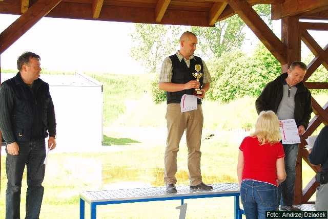 Podium dwuboju, od lewej; Stanis�aw Krawczyk, Andrzej Dziadek 
Dariusz Kad�ubek