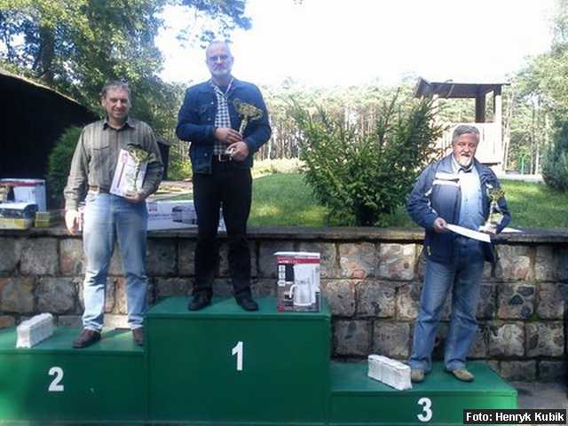 Podium Pcz 15 cz. szybka, od lewej; Grzegorz Kratowski, Artur Adamkiewicz i Ludwik Malasi�ski w zast�pstwie Jacka Dorszewicza