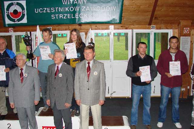Dyplomy dla najlepszych zespo��w