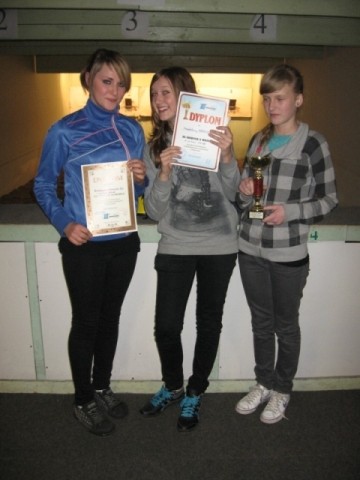 Zesp� dziewcz�t, od lewej; Ma�gorzata Wdowczyk, Magdalena Krawczyk i Kinga Glapka